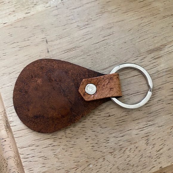 🦅Artisan-made hand-tooled leather Eagle keychain - Picture 3 of 4